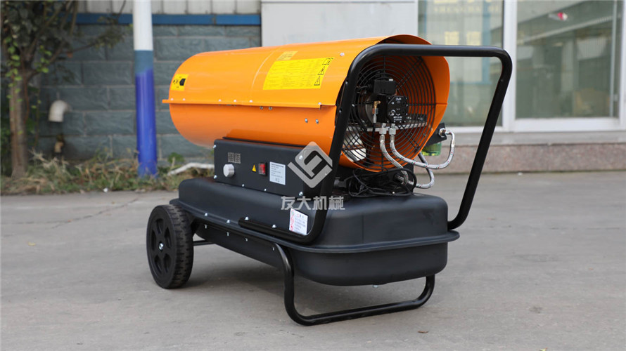 冬天車間里來(lái)上這么一臺(tái)燃油暖風(fēng)機(jī)取暖，工人直呼“真香”